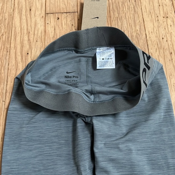 NIKE WOMEN'S PRO 365 7/8-LENGTH TIGHT - Picture 5 of 11